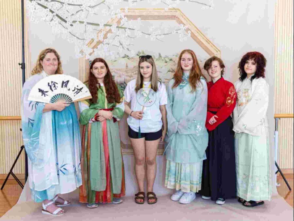 (927_25072024) Young people from 16 foreign countries join Shanghai Int'l Sister Cities Youth Camp to experience Chines